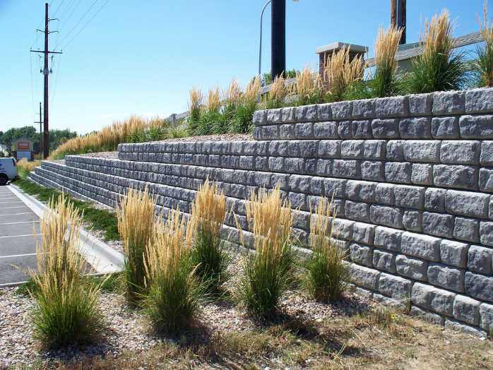 A picture of retaining wall in Chino Hills.